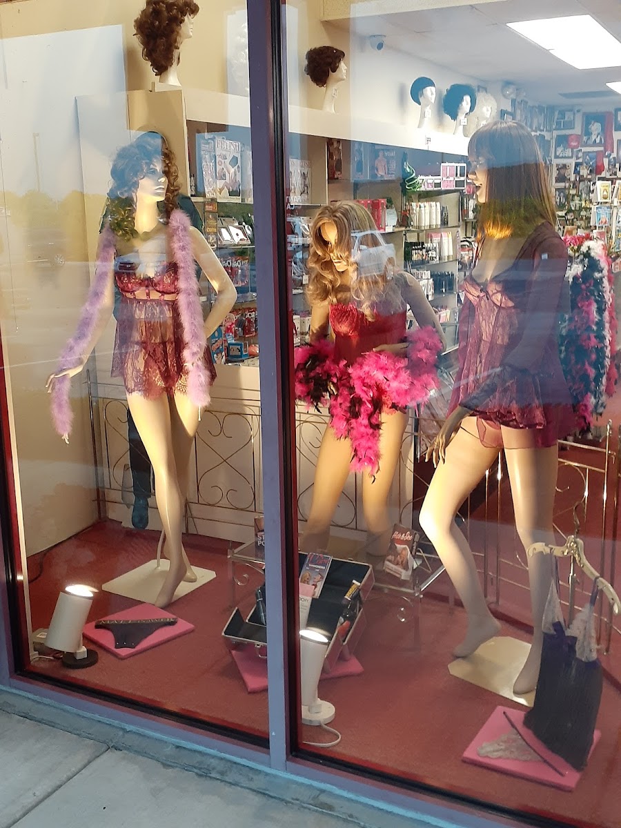 Display window with mannequins